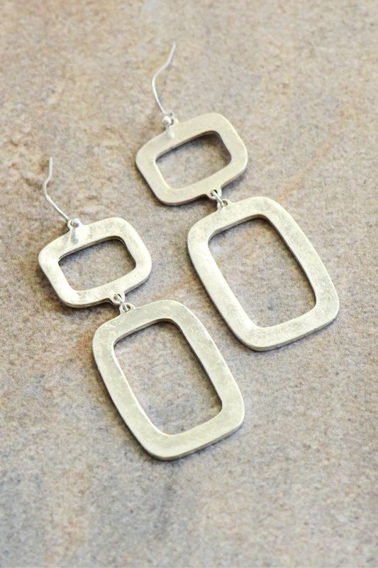 Boucles d’oreilles en métal martelé (argent)