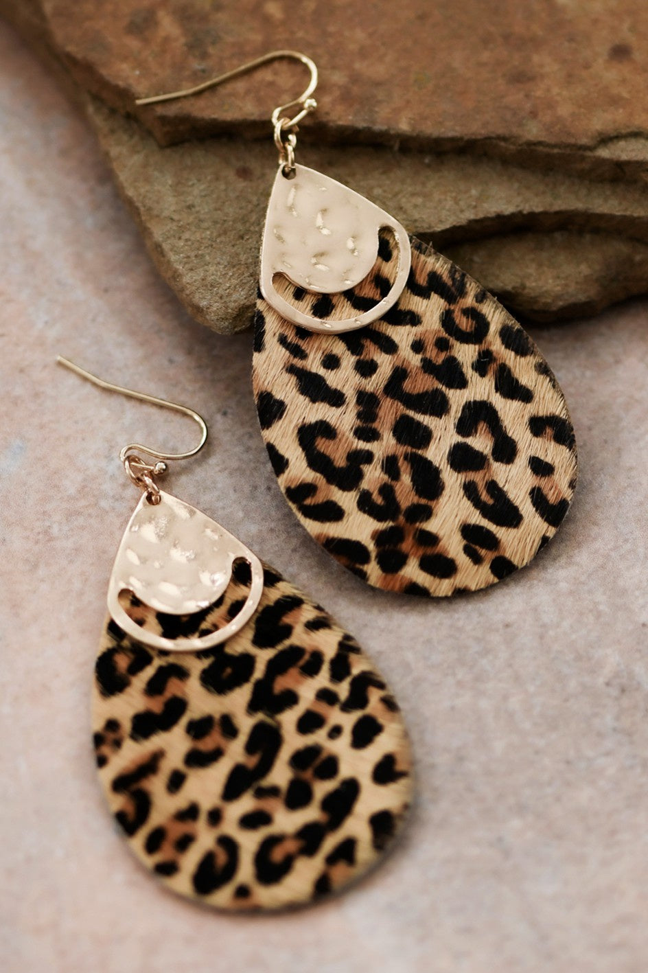 Boucles d’oreilles en poils d’animaux