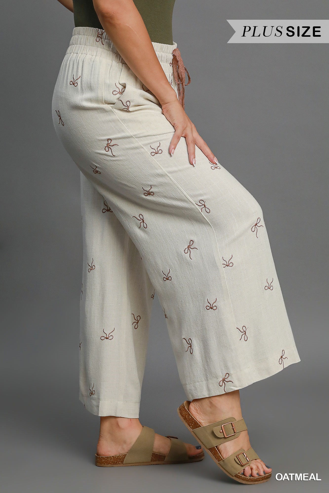 Pantalon en lin avec motifs de boucles (crème)