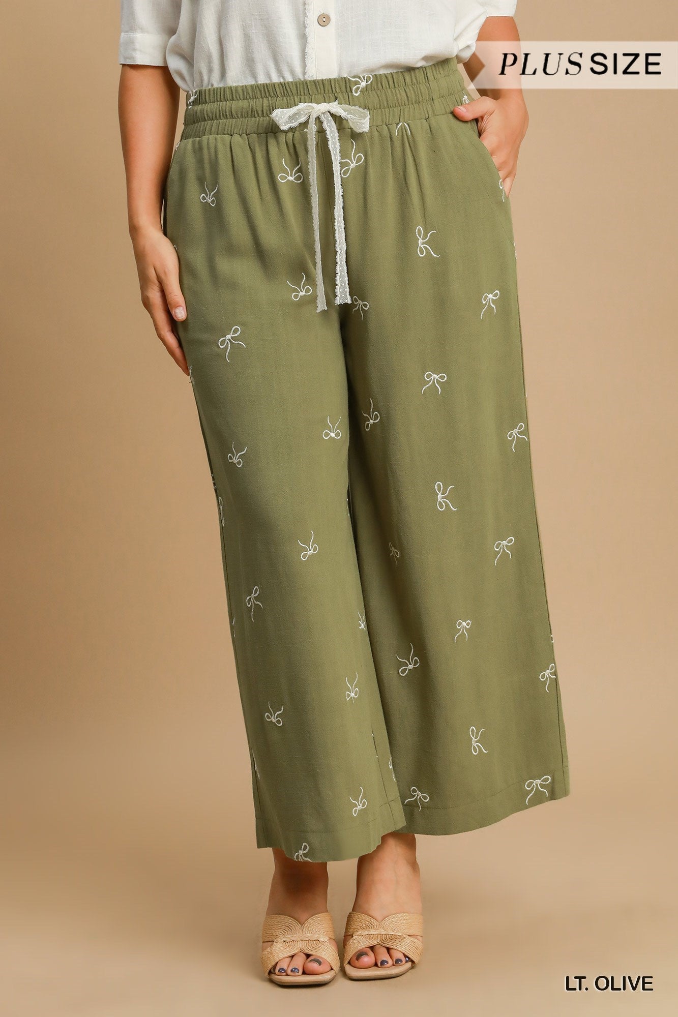 Pantalon en lin avec motifs de boucles (olive)