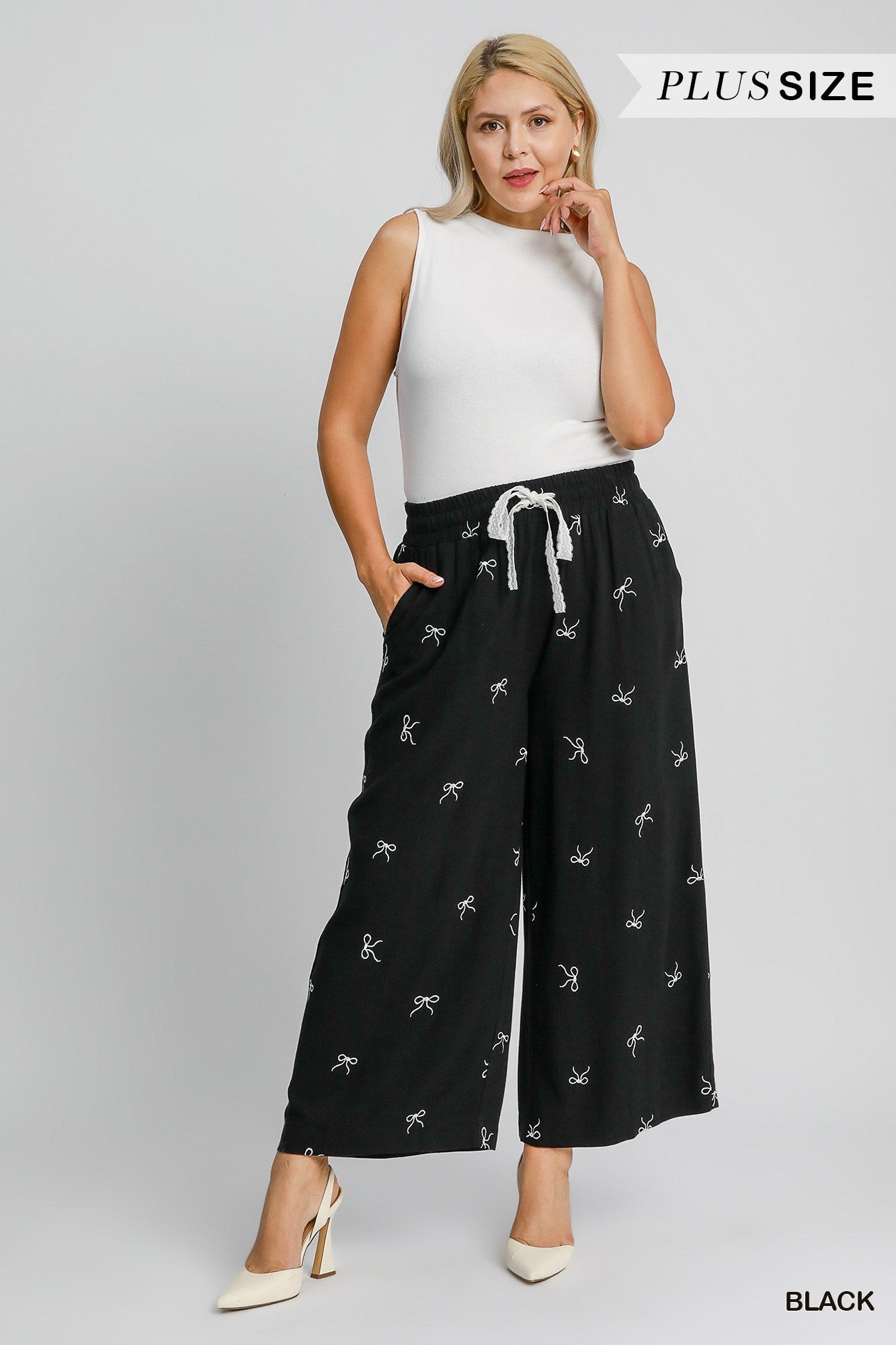 Pantalon en lin avec motifs de boucles (noir)