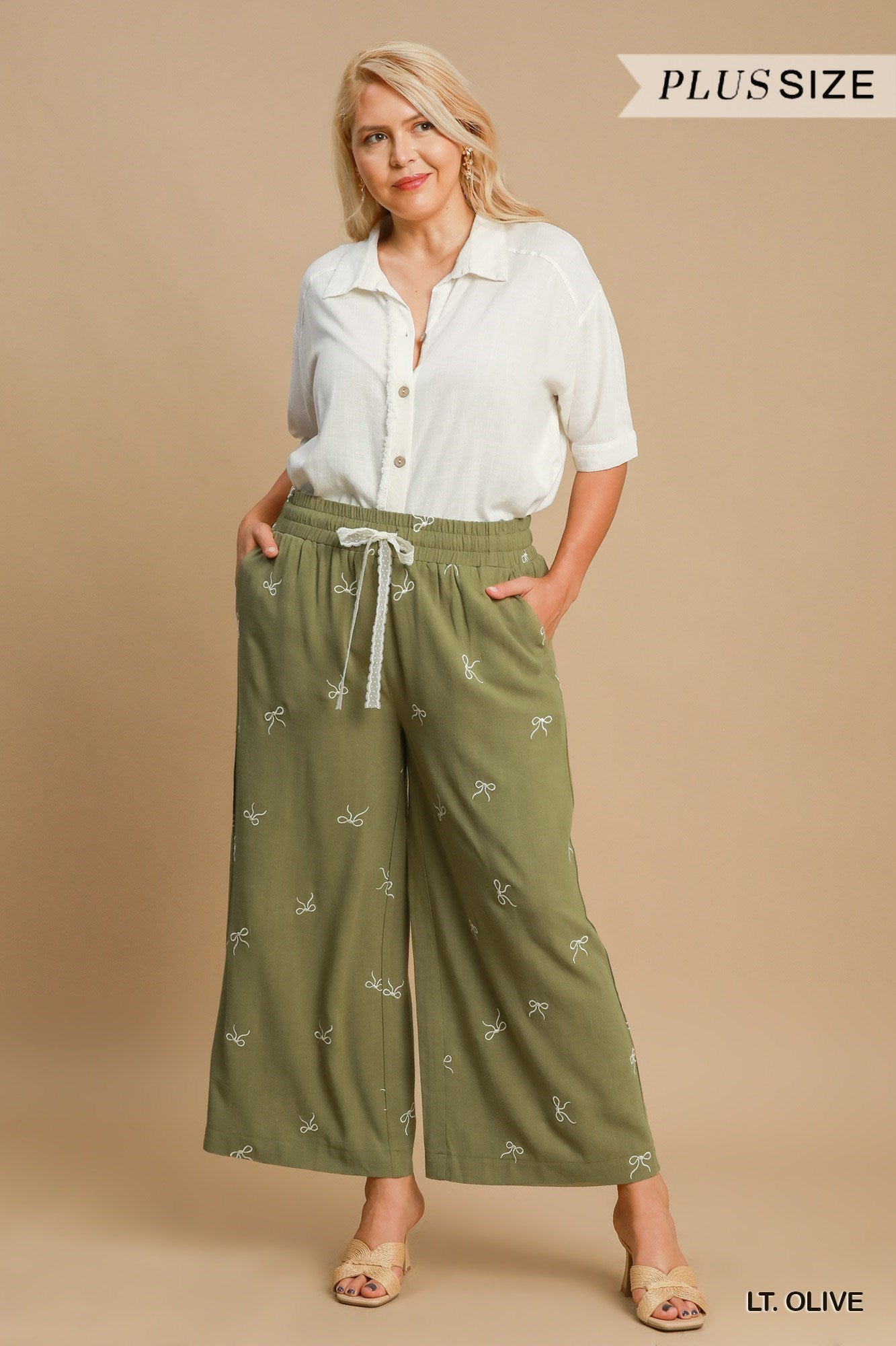 Pantalon en lin avec motifs de boucles (olive)