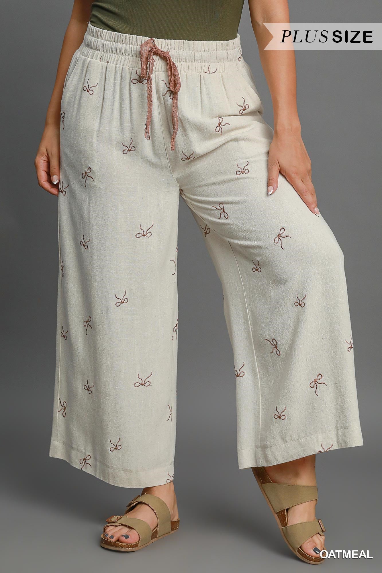 Pantalon en lin avec motifs de boucles (crème)